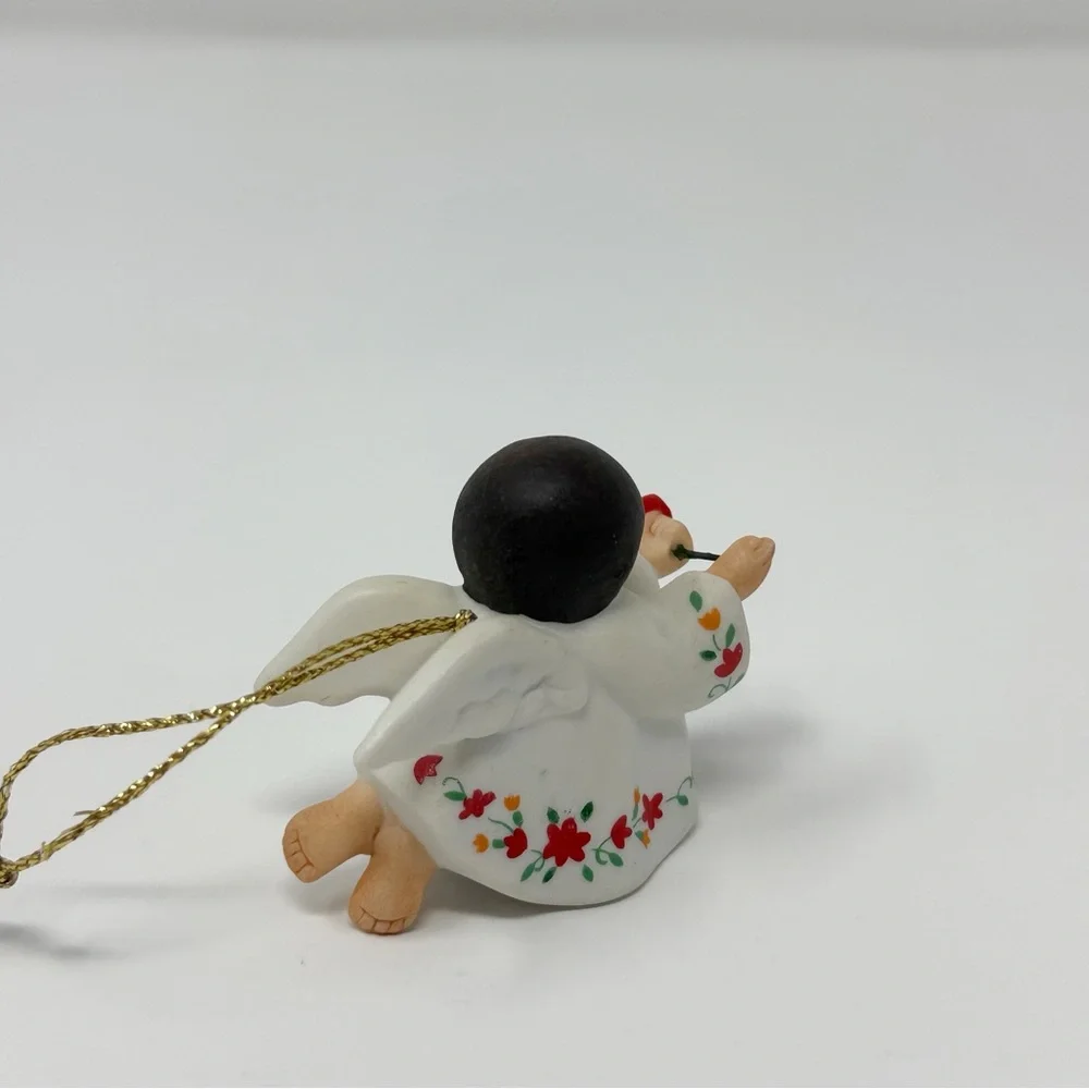 Avon Vintage Angel Ornament 1983 White Porcelain Ceramic Cherub Flower Garland